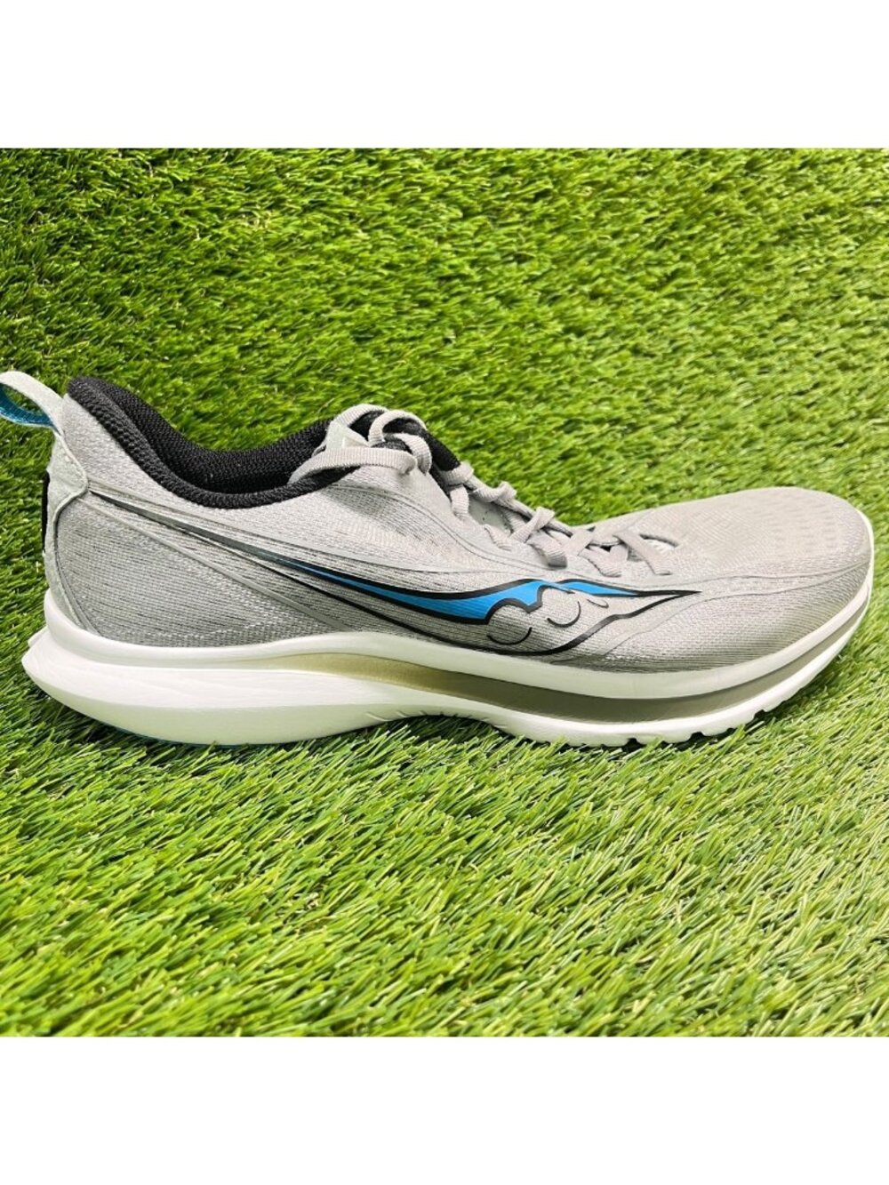 Saucony Kinvara 13 Mens Size 11.5 Gray White Athletic Running Shoes Sneakers